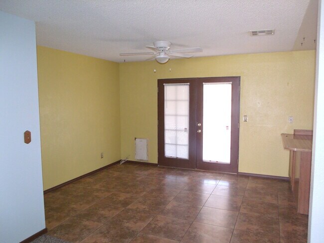 Building Photo - Single Story three Bedroom Home ---W RV si...