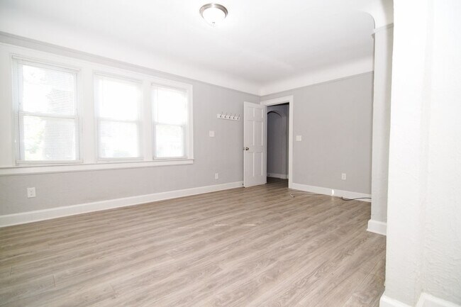 Foto del edificio - 23304 Cayuga Ave