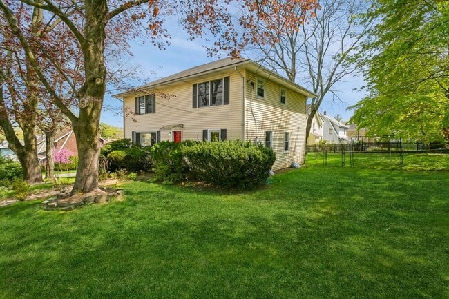 Building Photo - 160 Magnolia Ave