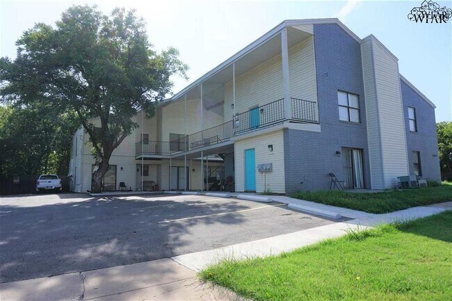 Building Photo - 1611 Bell St
