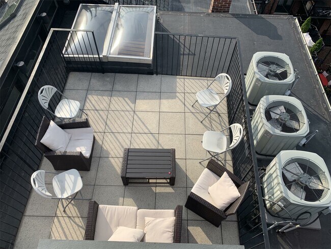 Foto del edificio - 656 Massachusetts Ave