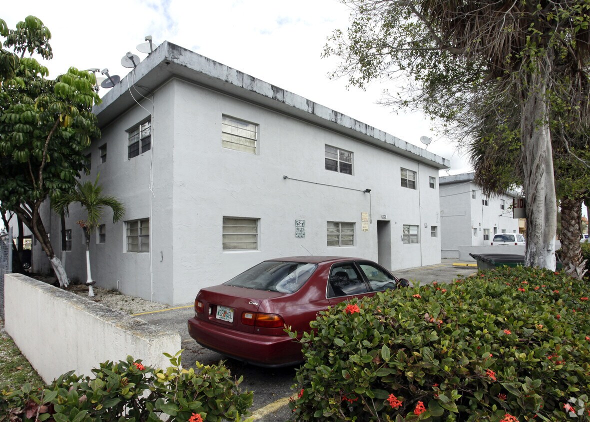 Foto del edificio - 1105 W 71st Pl