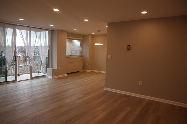 Living room to dining room - 1225 Martha Custis Dr