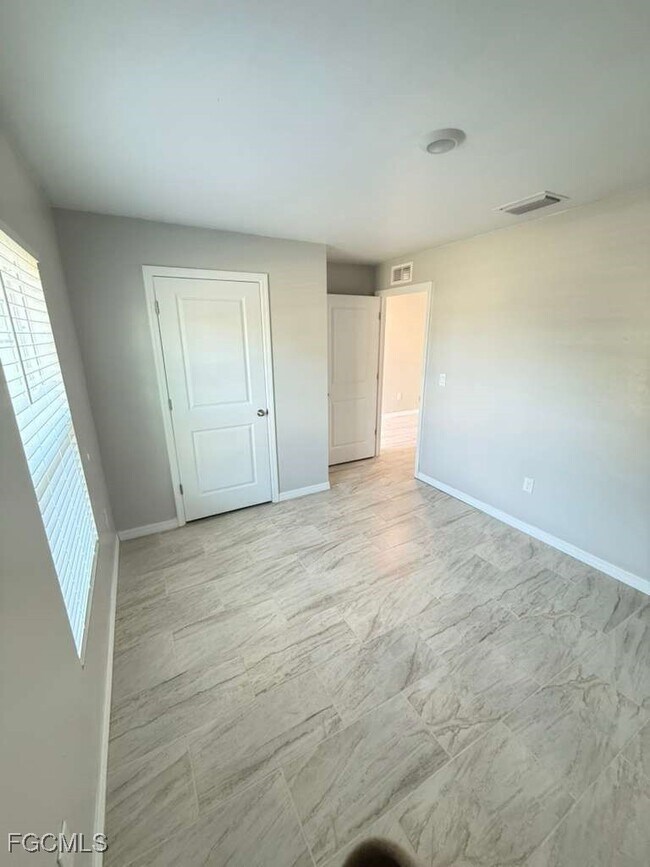 Foto del edificio - 5019 Moon Ln