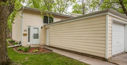 Building Photo - 632 Meadow Pl