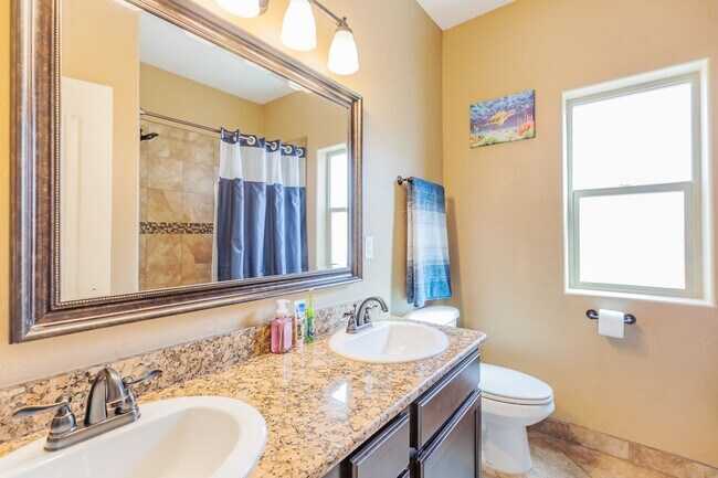 Foto del edificio - Beautiful 3 Bed 2 Bath Home