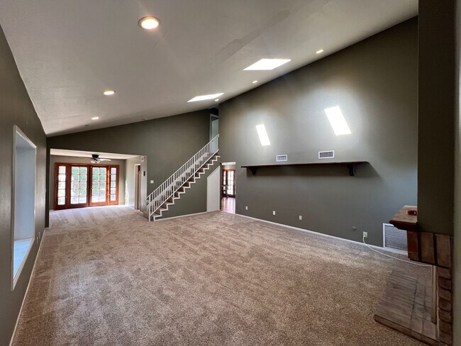 Foto del edificio - Stunning 4 Bedroom, 3 Bath Tierrasanta Hom...