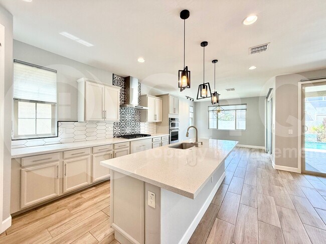 Building Photo - 262 E Lantana Dr