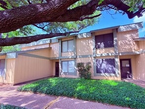 Building Photo - 9611 Blue Creek Ln