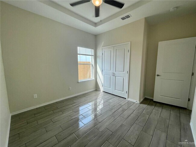 Foto del edificio - 5106 N Hiawatha Dr