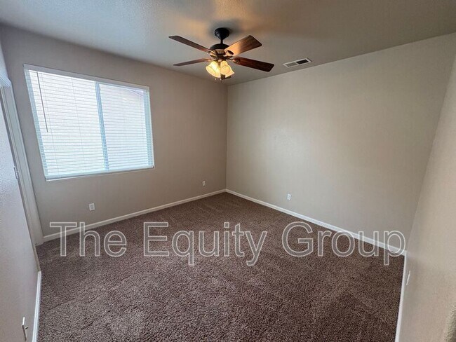 Foto del edificio - 1249 N Julieann St