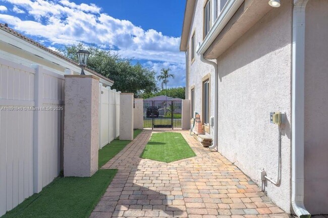 Foto del edificio - 1660 NE 25th Ave