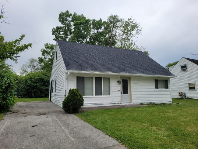Building Photo - 275 Arrowhead St