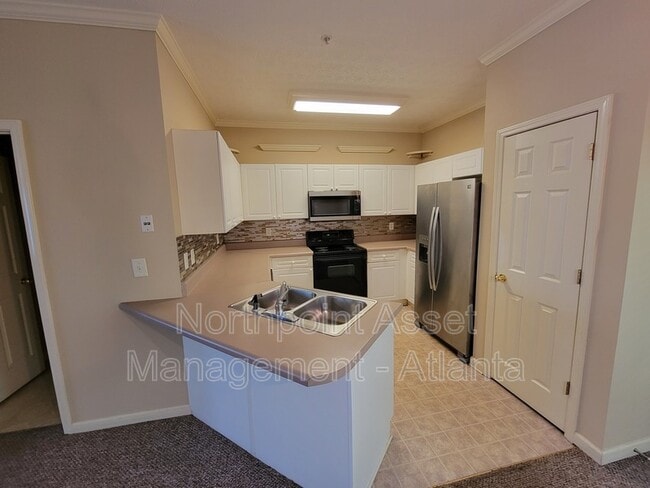 Building Photo - 6016 Leeshire Trace
