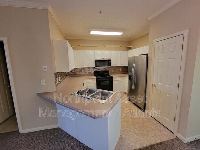Foto del edificio - 6016 Leeshire Trace