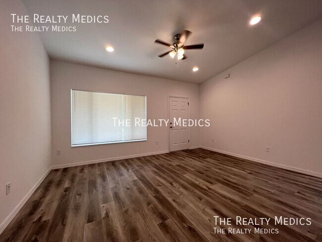Foto del edificio - Available Now!! Brand NEW 3 Bedroom, 2 Bat...