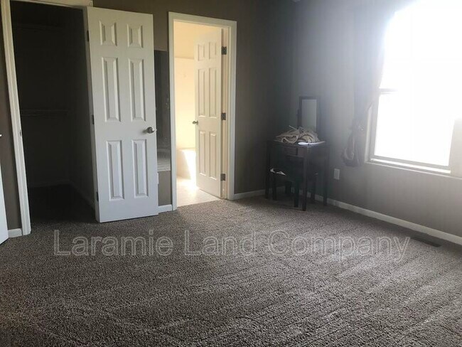 Foto del edificio - 1219 E Symons St