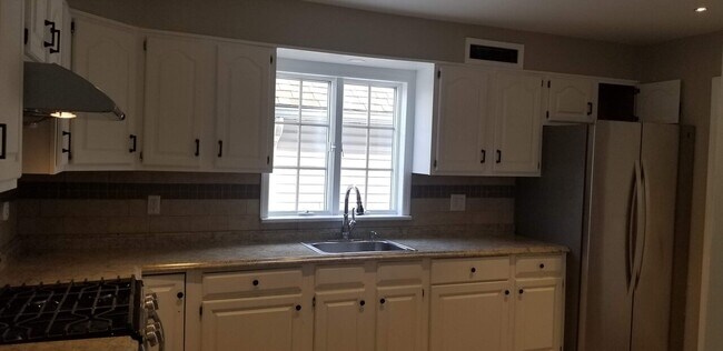 Foto del edificio - 393 Forest St