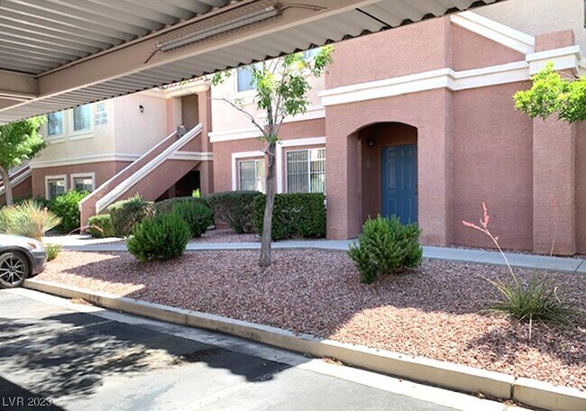 Foto del edificio - 352 Pine Haven St