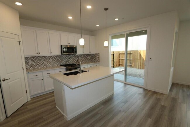 Building Photo - 3433 Cantor Dr