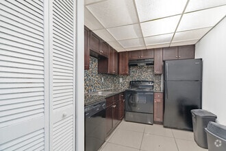 2BR, 2BA - 1,300SF - Windward Vista