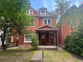 Building Photo - 312 W 7th Ave