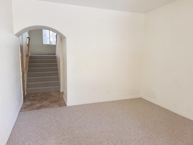 Foto del edificio - 1021 E Sterling Ln