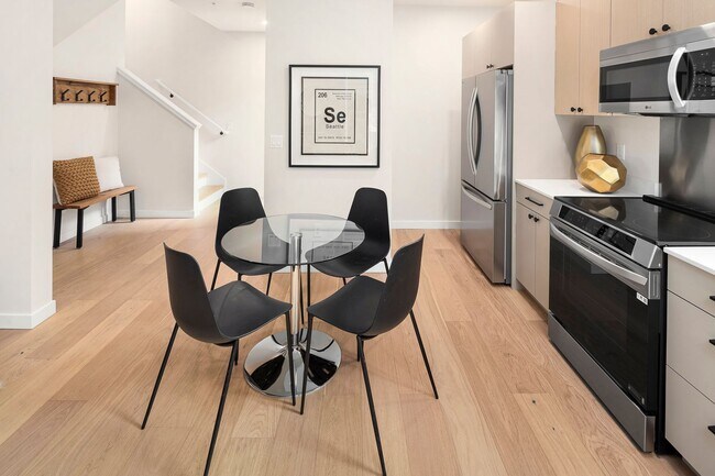 Foto del edificio - JUST BUILT! 3bd, 2ba Townhome Built with Quality Materials and Thoughtful Design- Ask About FREE ...