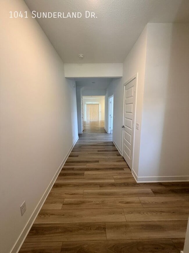 Building Photo - 1041 Sunderland Dr