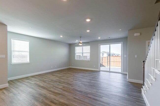 Building Photo - 618 Emily Ln