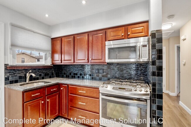 Building Photo - 3 br, 1 bath House - 1135 Maple Ave