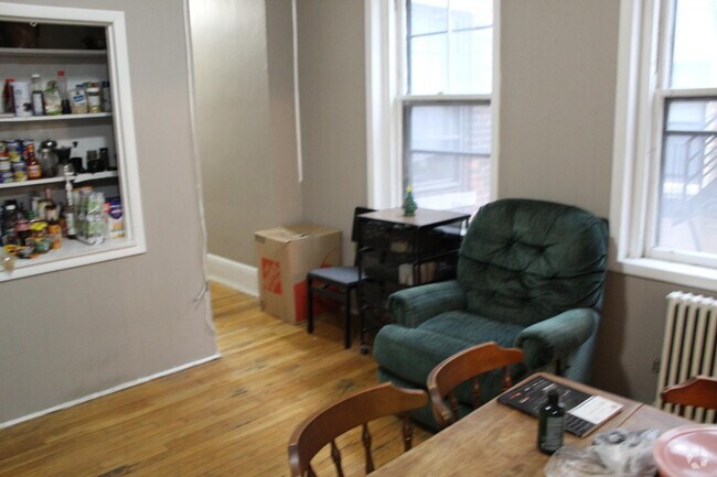 Building Photo - 460 Park Dr