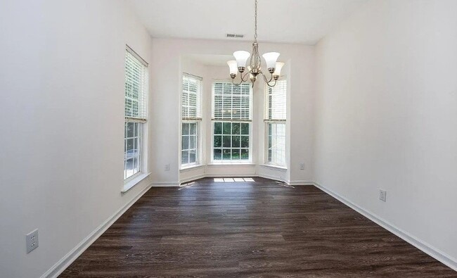 Building Photo - 5013 Delta Lake Dr