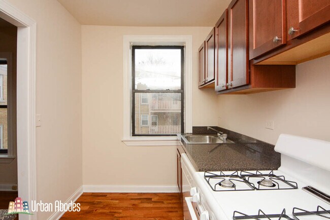 Building Photo - 1139 Oak Ave