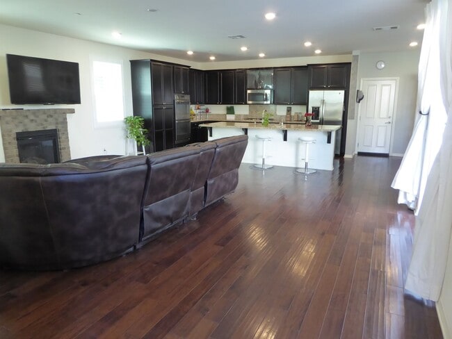 Foto del edificio - COMING SOON! 4-Bedroom Home with Solar in the West Creek Community of Valencia!