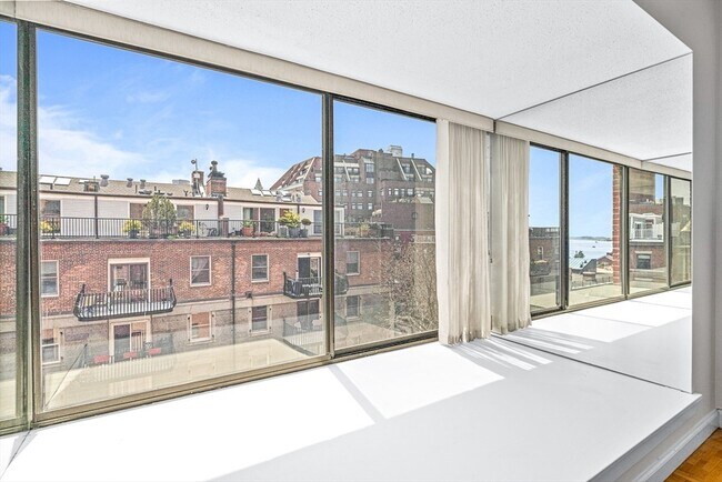 Foto del edificio - 357 Commercial Street