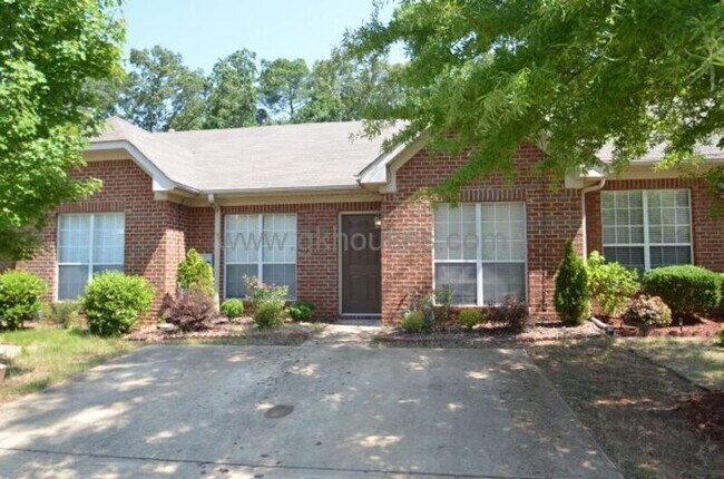 Building Photo - 2791 Southwood Ln
