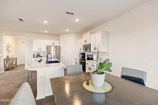 Building Photo - 2411 Oak Stream Dr