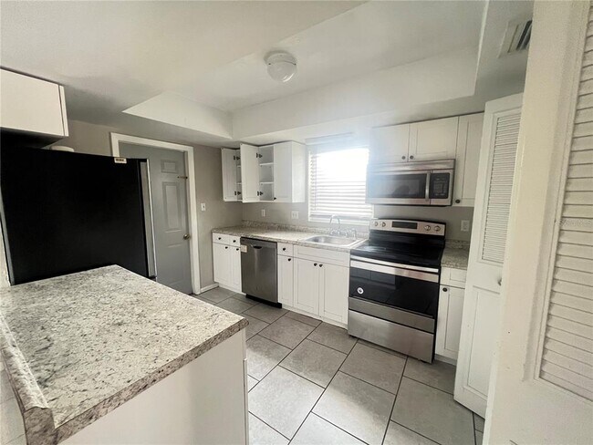 Building Photo - 908 Castle Way