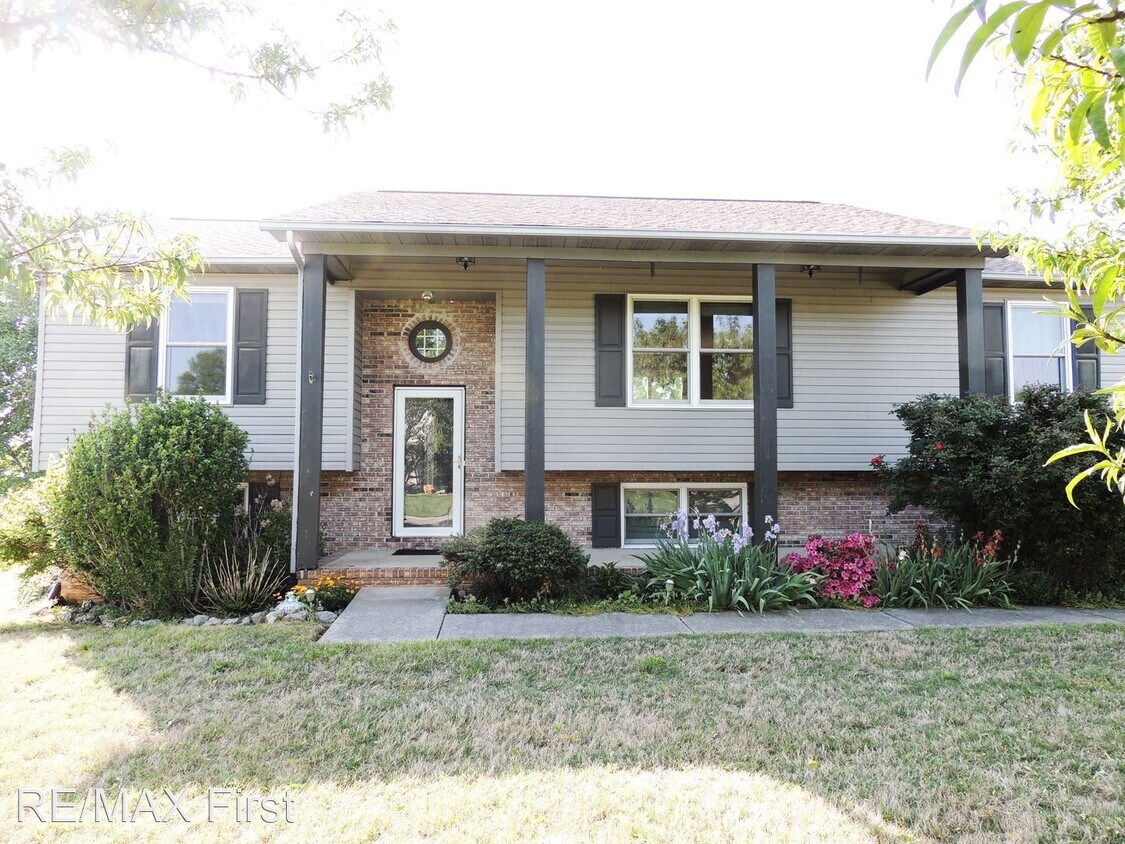 Primary Photo - 3 br, 2.5 bath House - 4125 Franklin Hill ...
