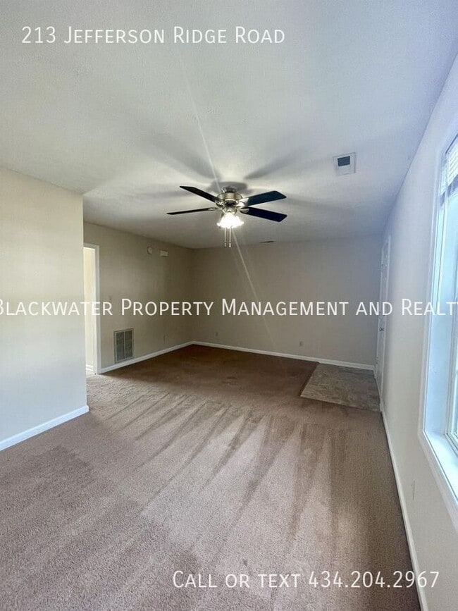 Foto del edificio - 213 Jefferson Ridge Rd