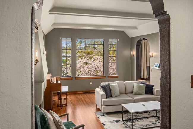 Foto del edificio - 2511 W Montlake Pl E