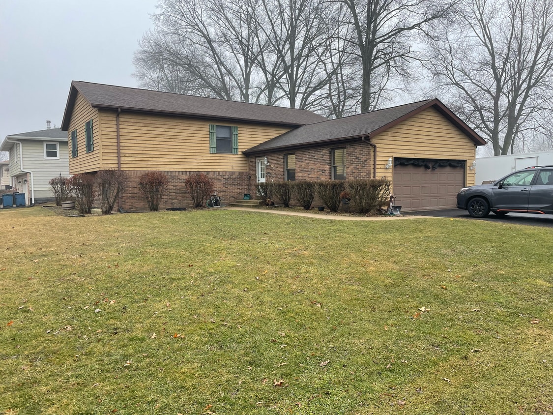 Building Photo - 801 Dunewood Dr