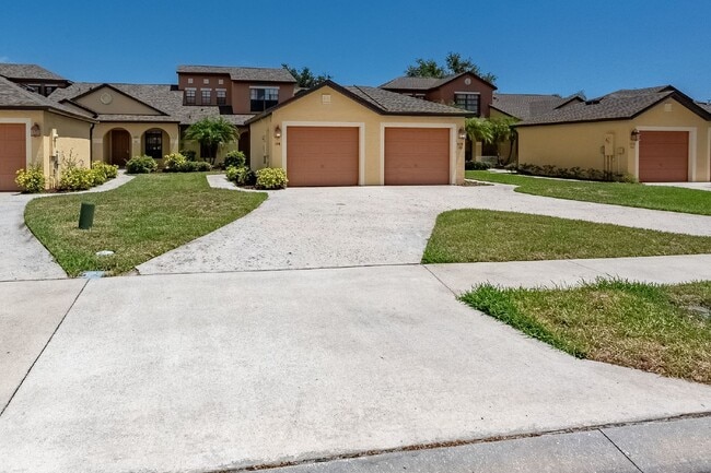 Building Photo - 3 bedroom, 2 bathroom townhome in Sonesta ...