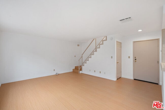 Building Photo - 839 S Holt Ave