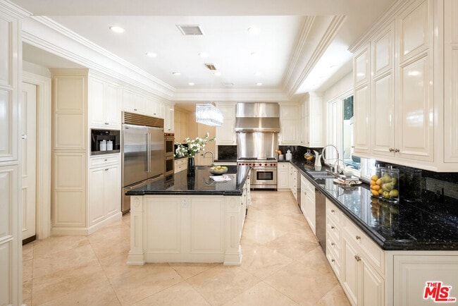 Building Photo - 1350 Benedict Canyon Drive