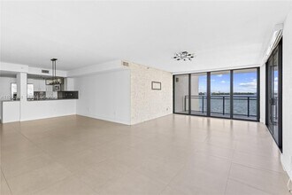 Building Photo - 7751 NE Bayshore Ct