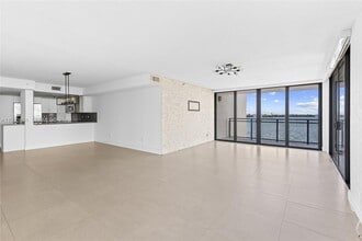 Building Photo - 7751 NE Bayshore Ct