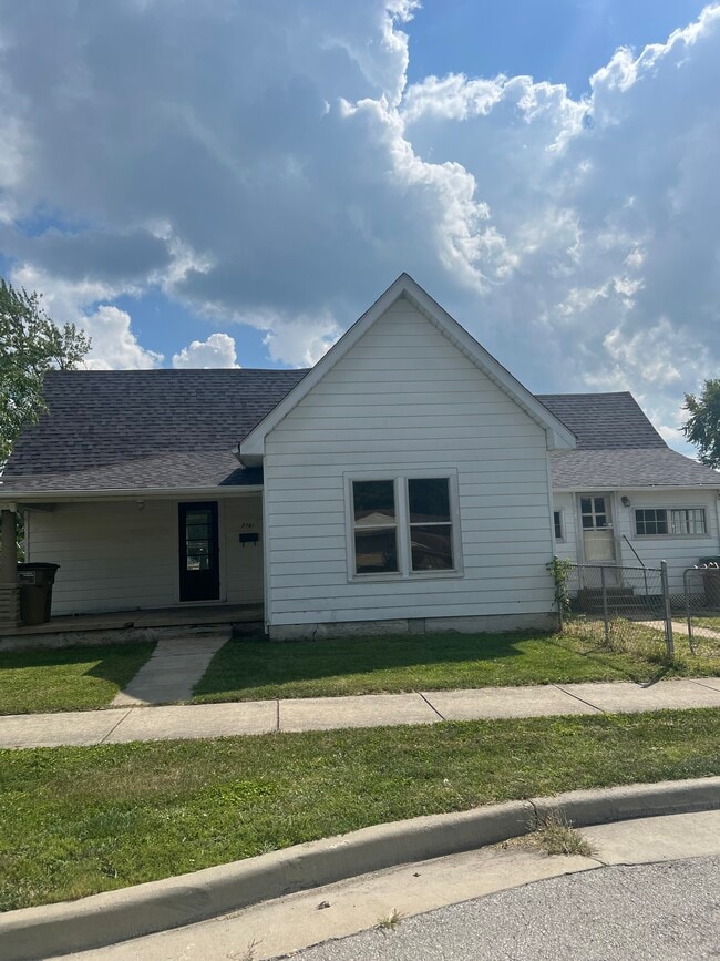Foto del edificio - 2741 Indiana Ave
