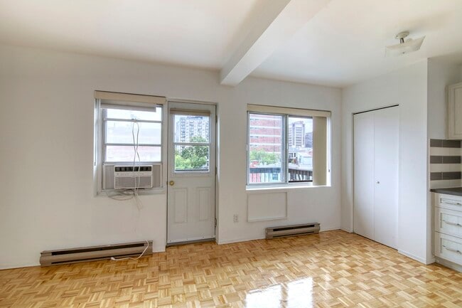 Building Photo - 539 Prince-Arthur west
